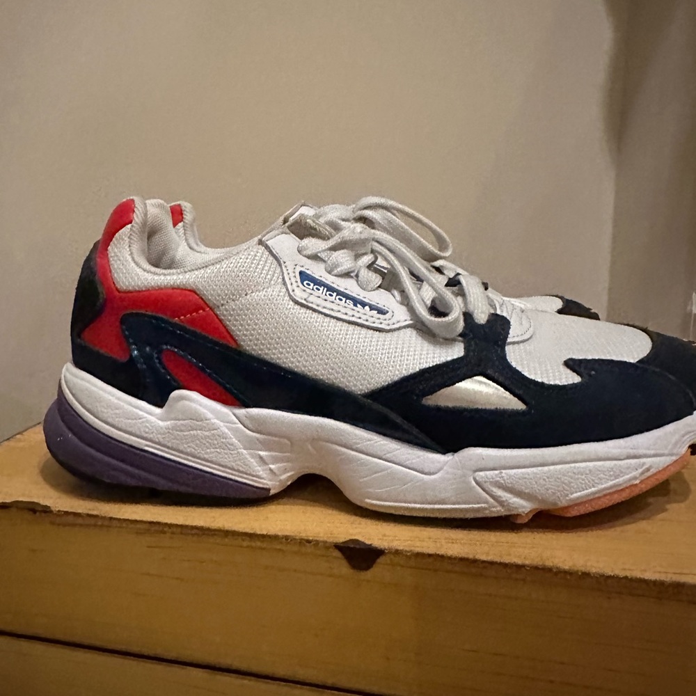 Adidas women’s size 8